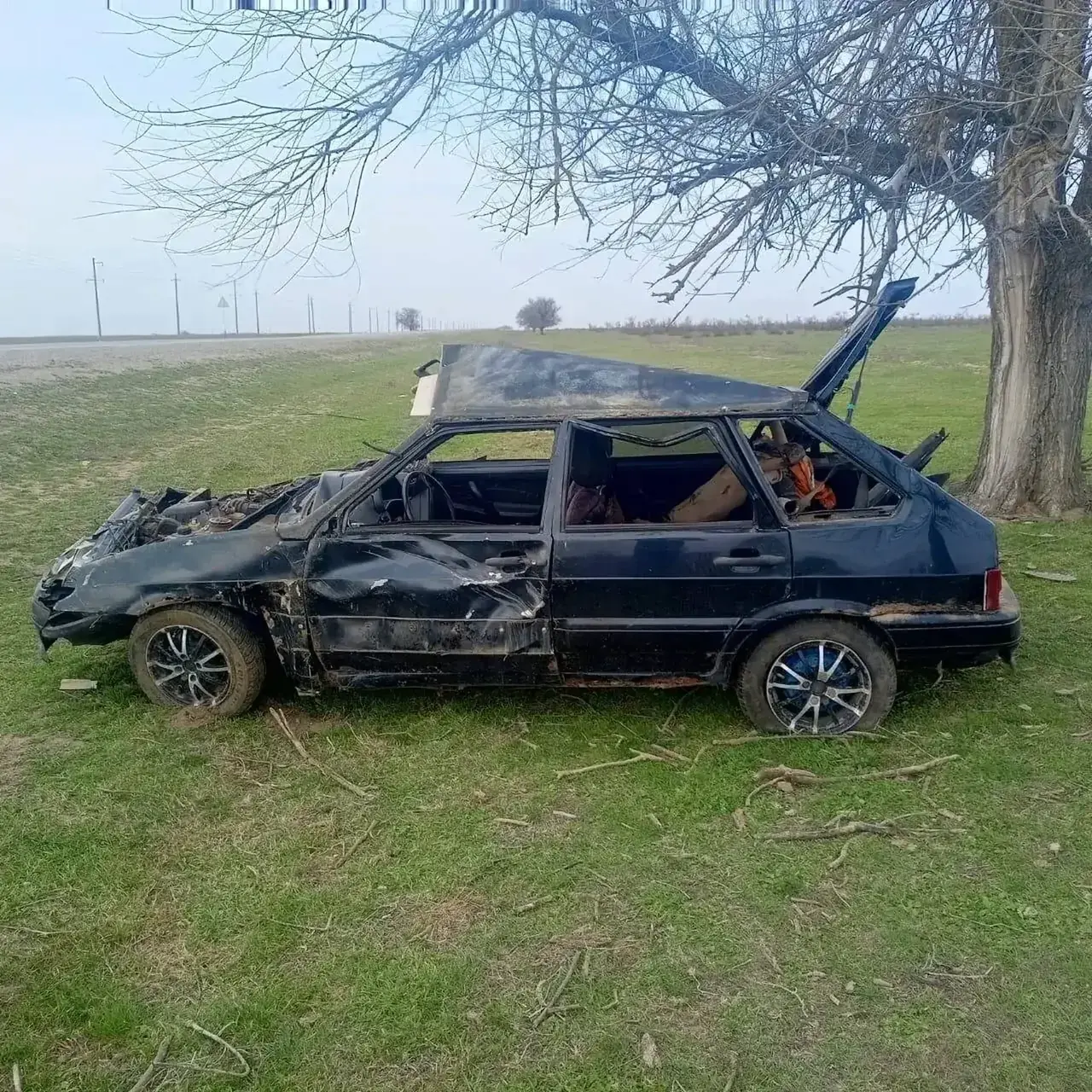 Автомобиль перевернулся в Левокумском округе, 3 человека пострадали