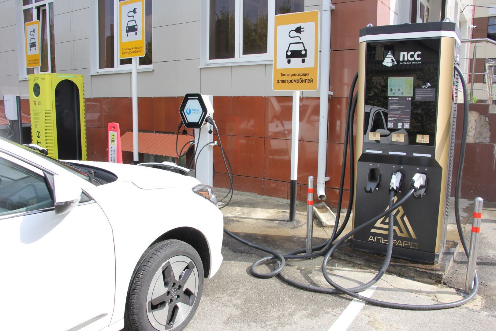 В Ставрополе открылся первый в крае зарядный хаб для электромобилей