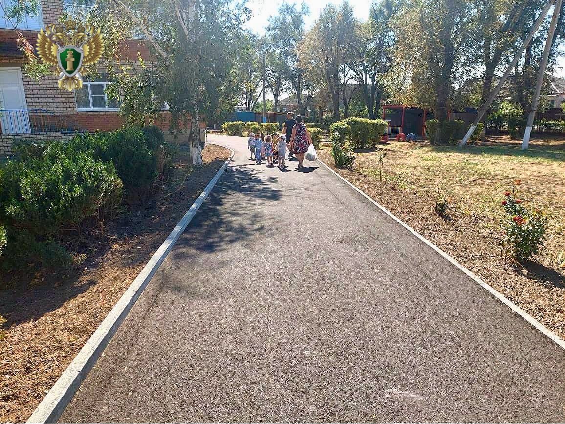 После слез детей в ставропольском детсаду сделали дорожки