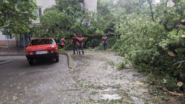 В Ставрополе устраняют последствия очередного ливня В Ставрополе устраняют последствия очередного ливня