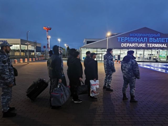 Приставы отправили со Ставрополья на родину почти 350 иностранцев