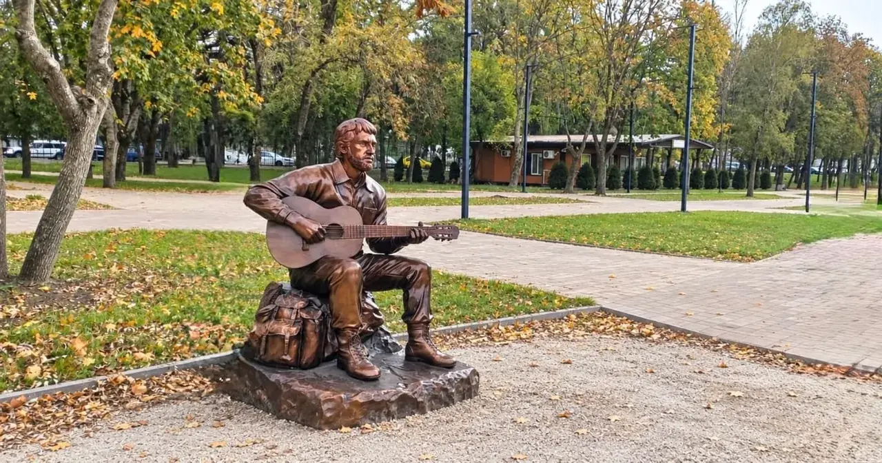 В Железноводске установили памятник Высоцкому В Железноводске установили памятник Высоцкому