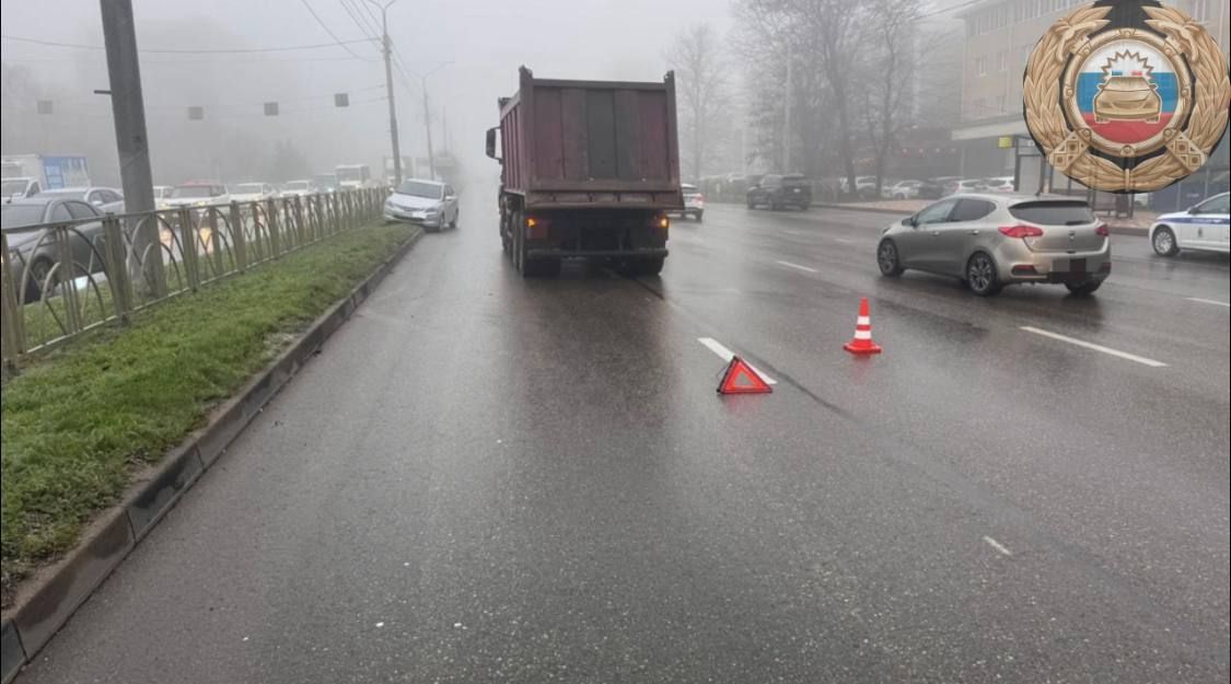 Легковушка и КАМАЗ столкнулись в Ставрополе