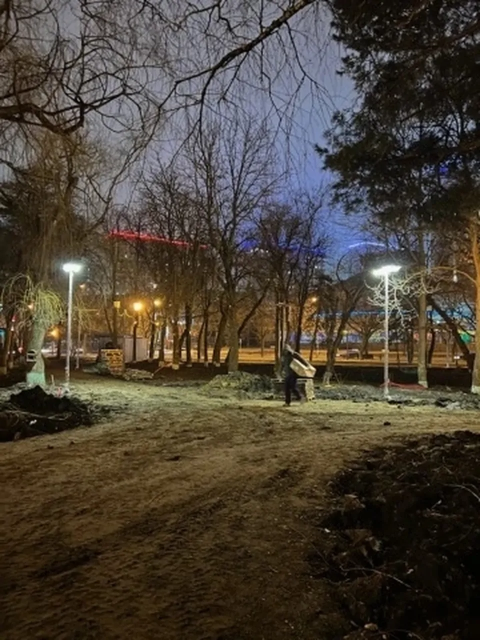 В сквере на проспекте Карла Маркса в Ставрополе установили 30 торшеров