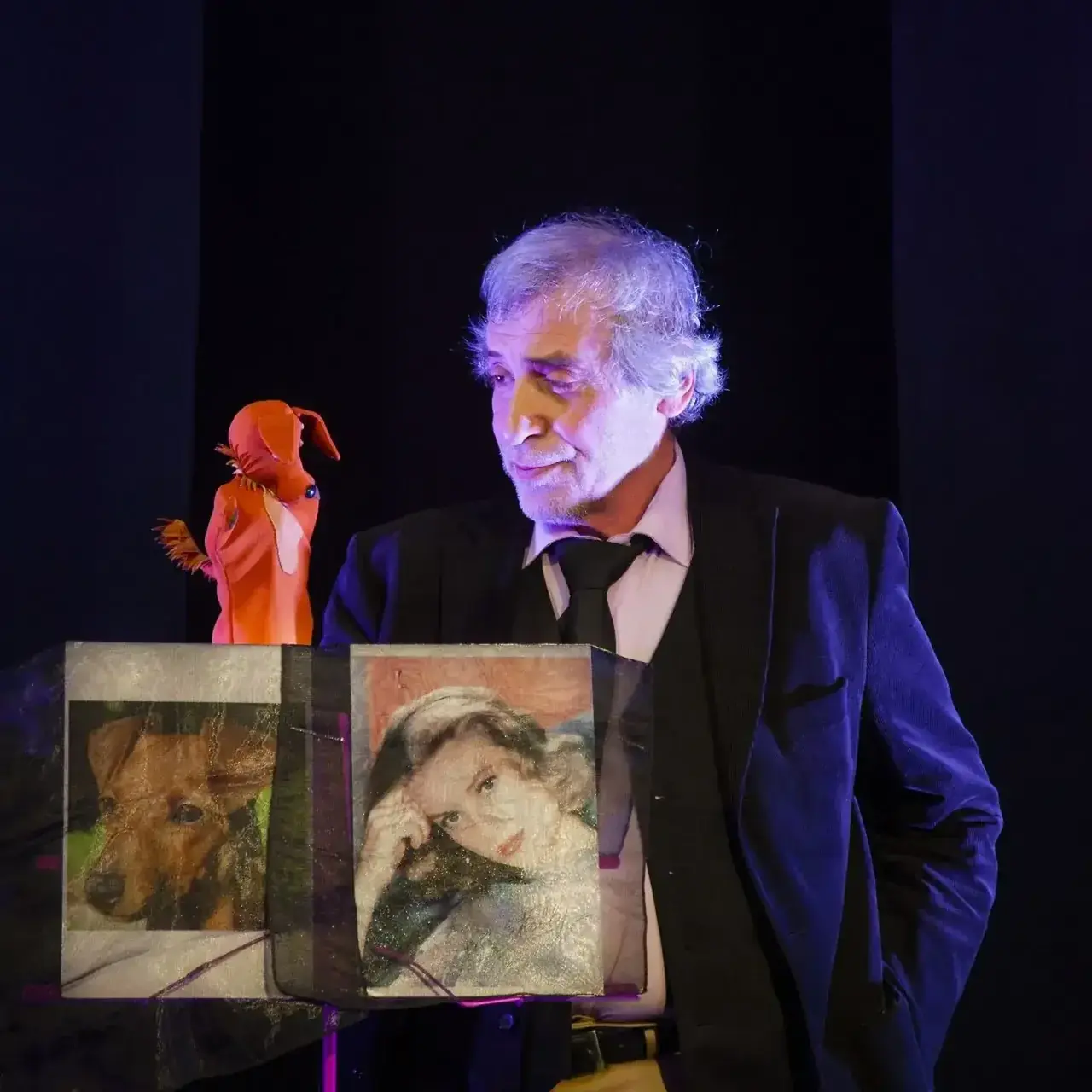 В галерее «Паршин» покажут моноспектакль «Лифтоненавистник»