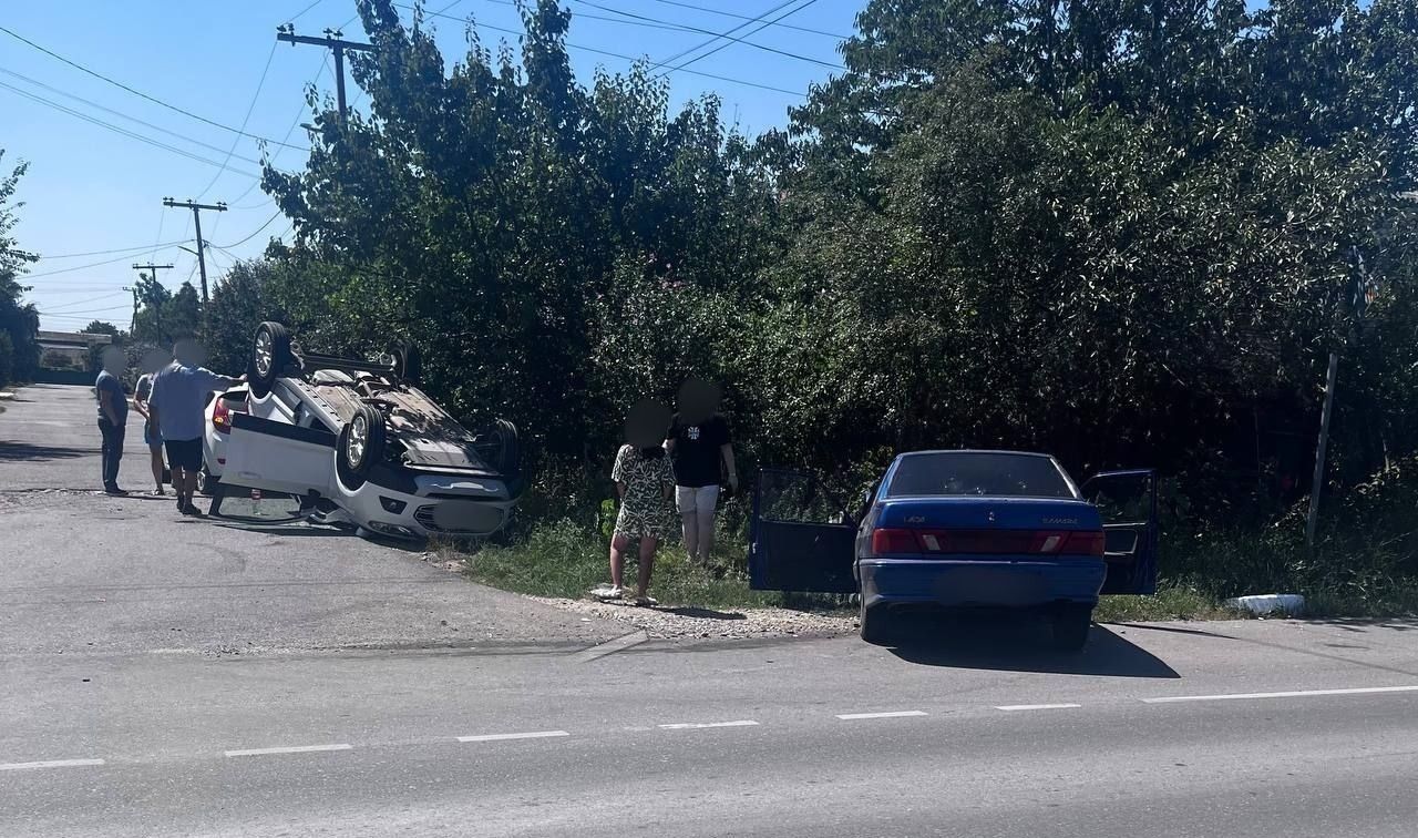 Автомобиль перевернулся в Невинномысске