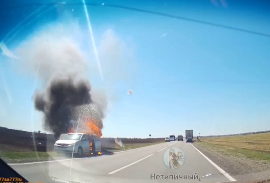 Машина загорелась под Светлоградом