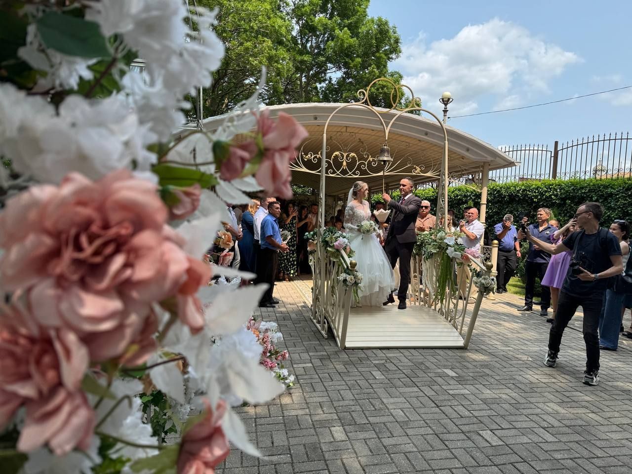 В «Беседке счастья» Ставрополя открыли летний свадебный сезон