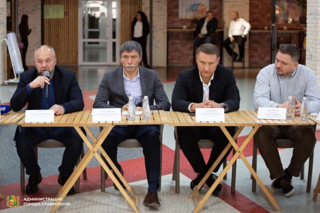 Перевод на регулируемый тариф, сокращение «дублёров» и «выделёнки»: в Ставрополе обсудили проблемы работы общественного транспорта