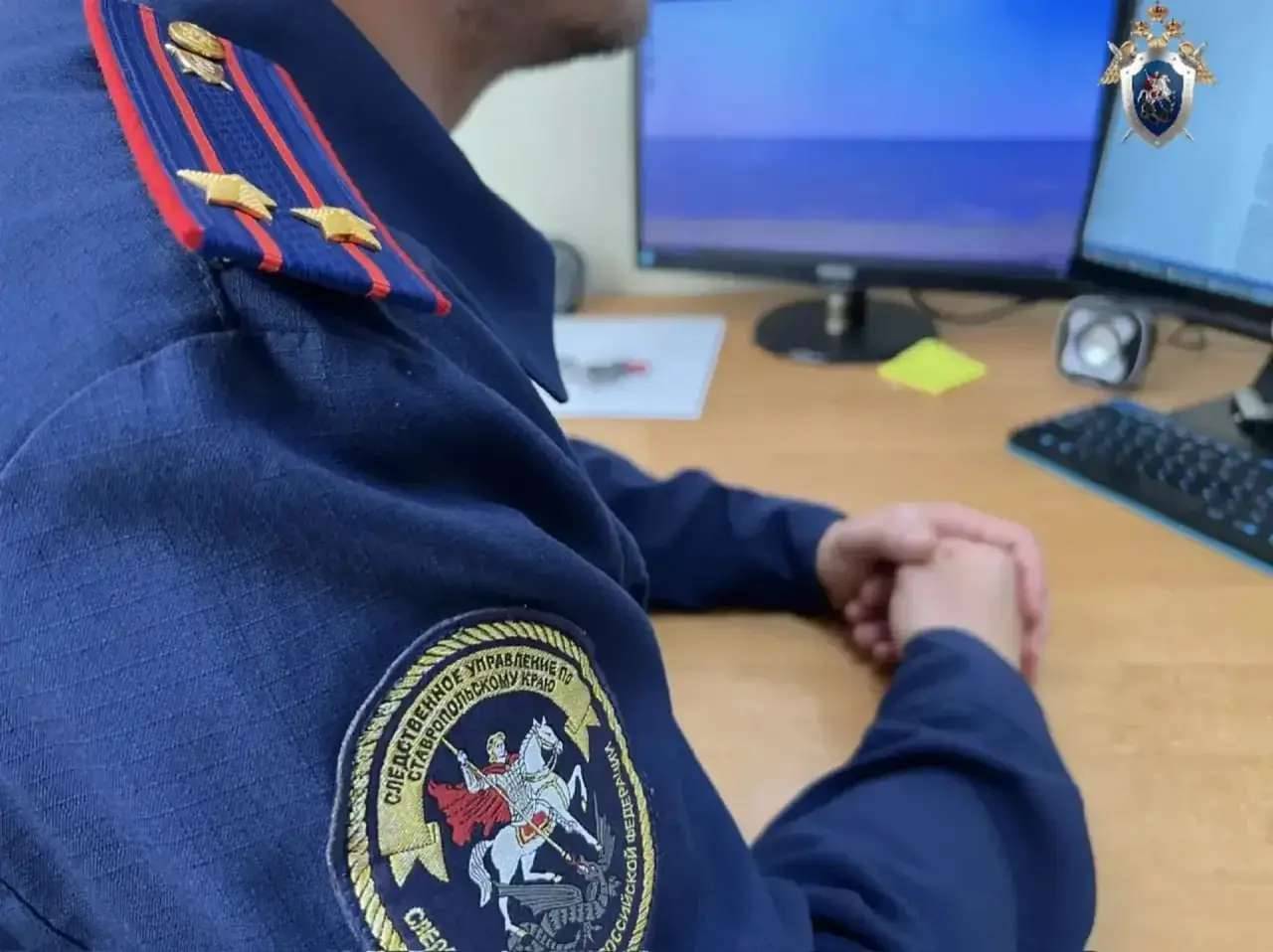 В Михайловске экс-директор школы почти 10 лет ежемесячно требовала деньги у педагога