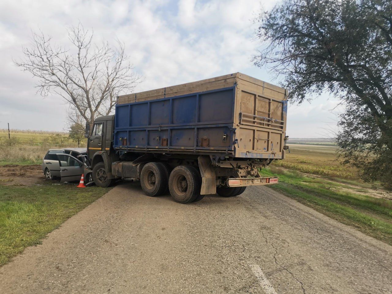 Трое пострадали в аварии с КамАЗом на Ставрополье