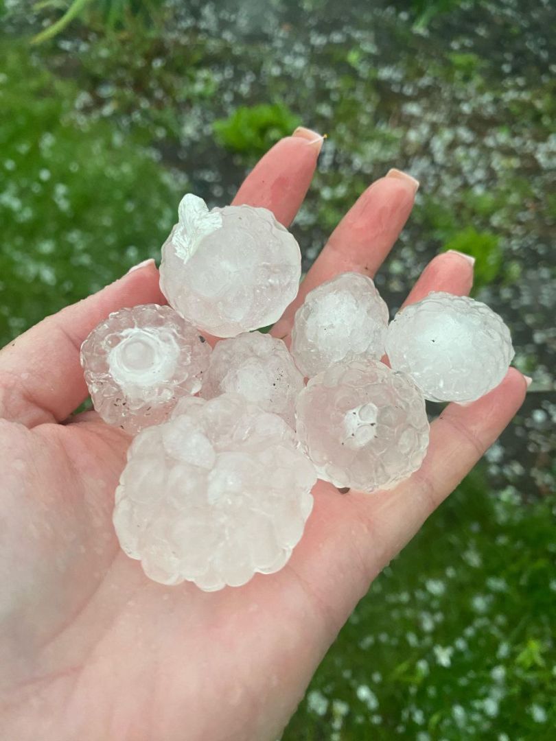 Крупный град диаметром до 4 см выпал на Ставрополье