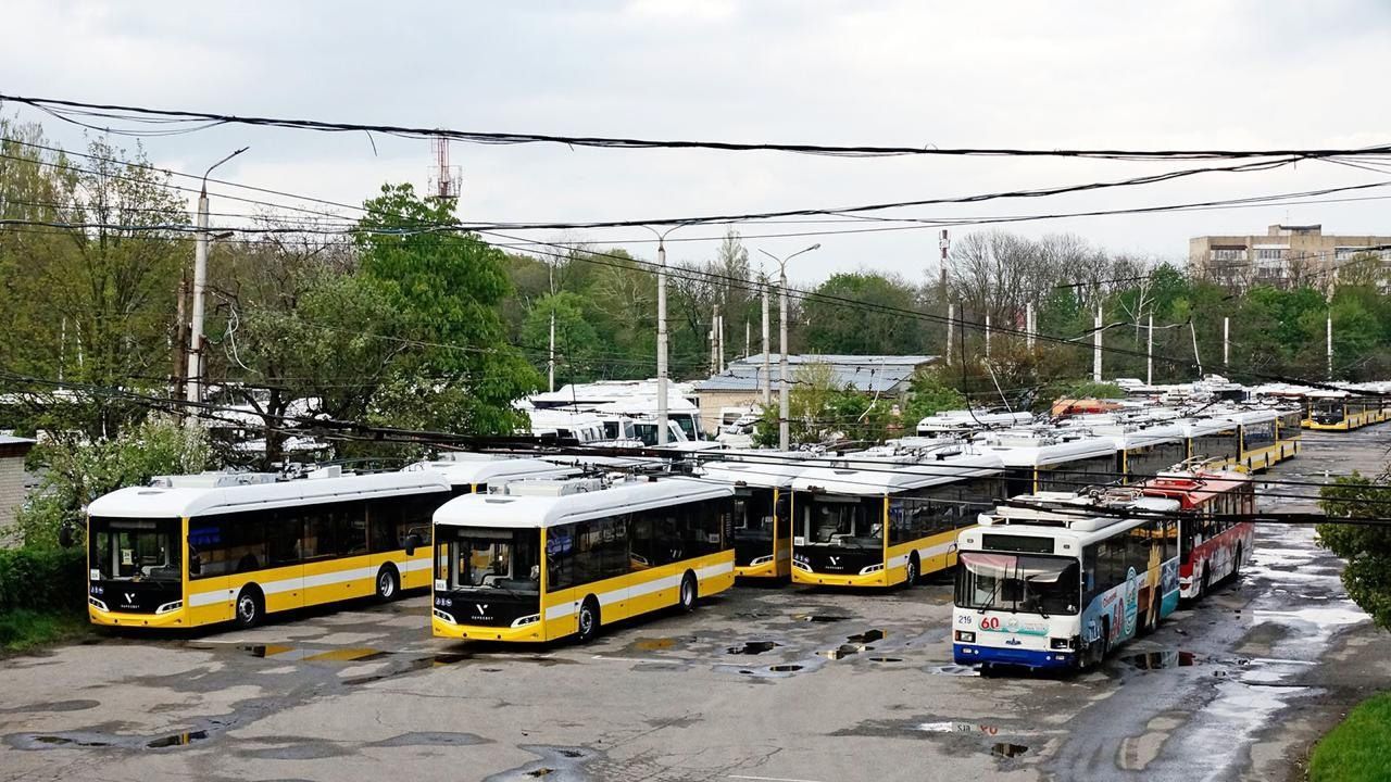 Три новых маршрута и дефицит водителей: в Ставрополь приехали все 45 новых троллейбусов