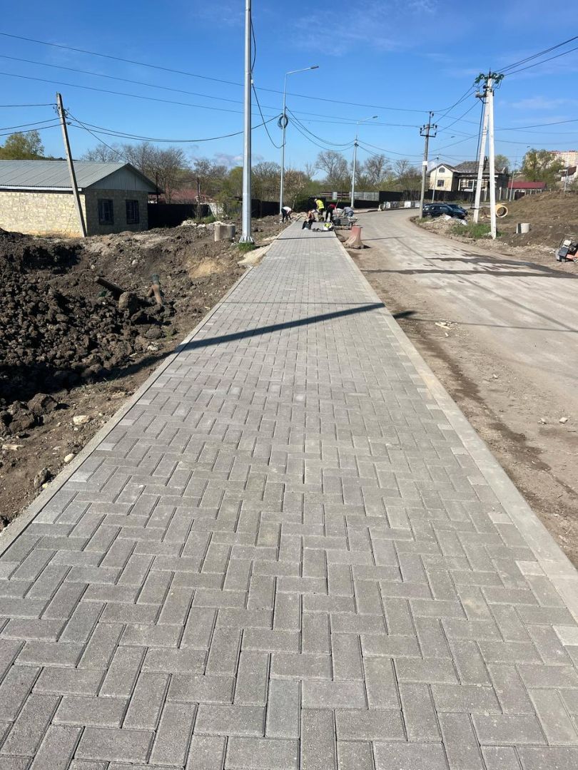 До конца лета завершится обустройство дополнительной полосы на улице Чапаева