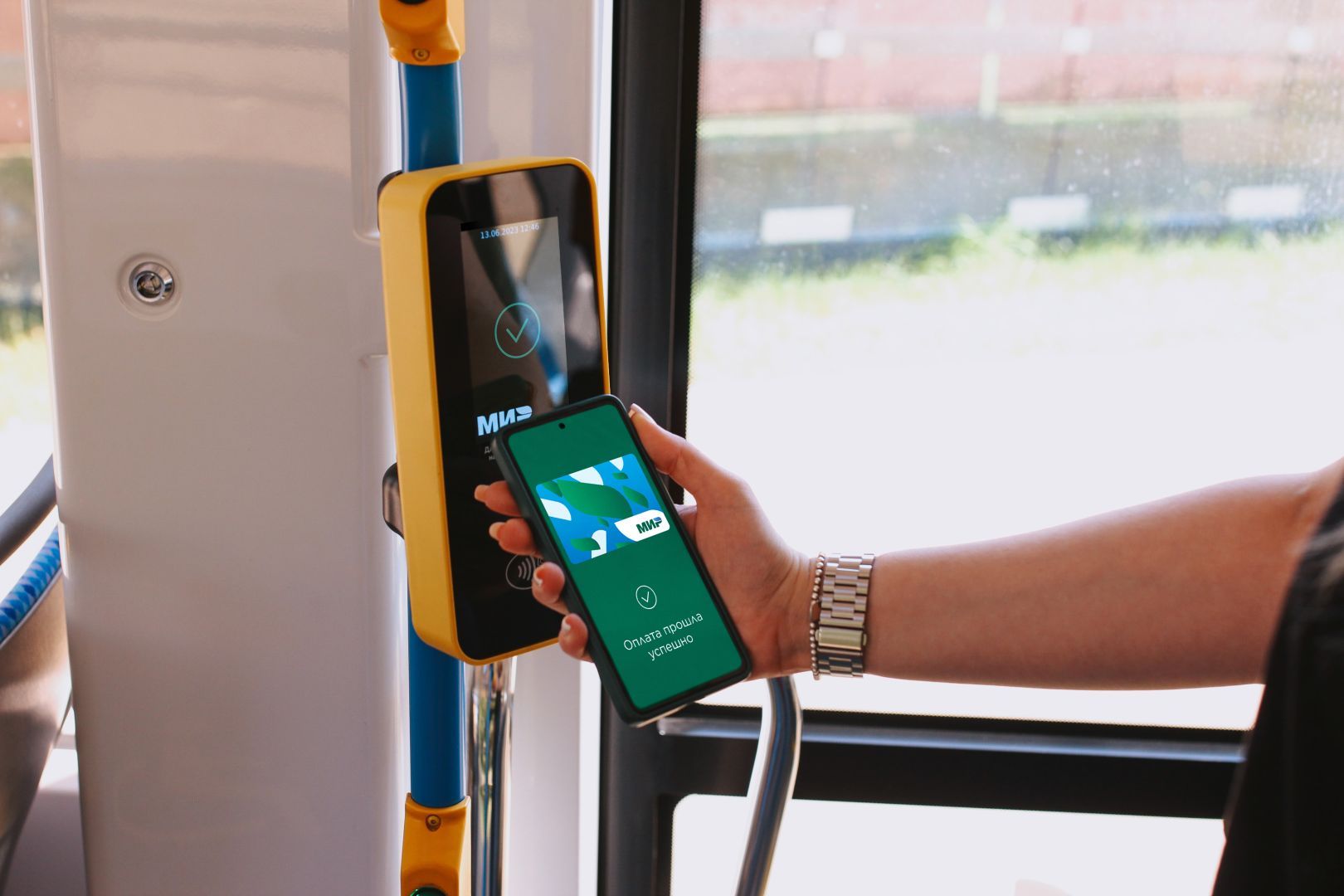 Ставропольцы смогут платить за проезд на 6 рублей меньше по карте «Мир» в смартфоне