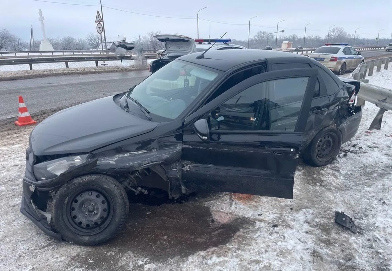 Легковушка влетела в отбойник в Георгиевском округе