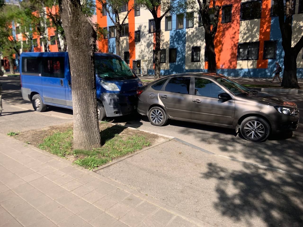 Восемь пострадавших в результате столкновения трех автомобилей в Кисловодске