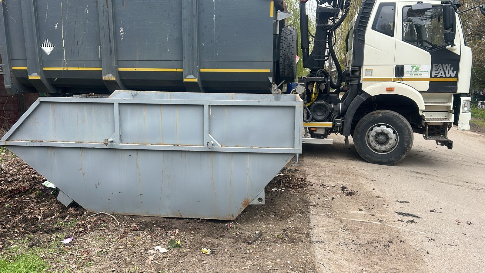 Рекордно низкий объём мусора собрали с кладбища Железноводска перед Радоницей