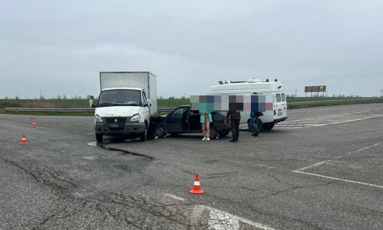 Двое попали в больницу после аварии на Ставрополье