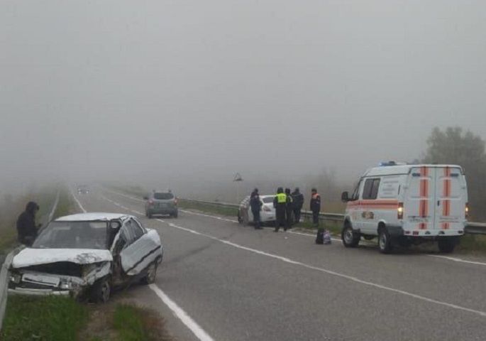 Лобовое столкновение двух легковушек случилось в Минераловодском округе