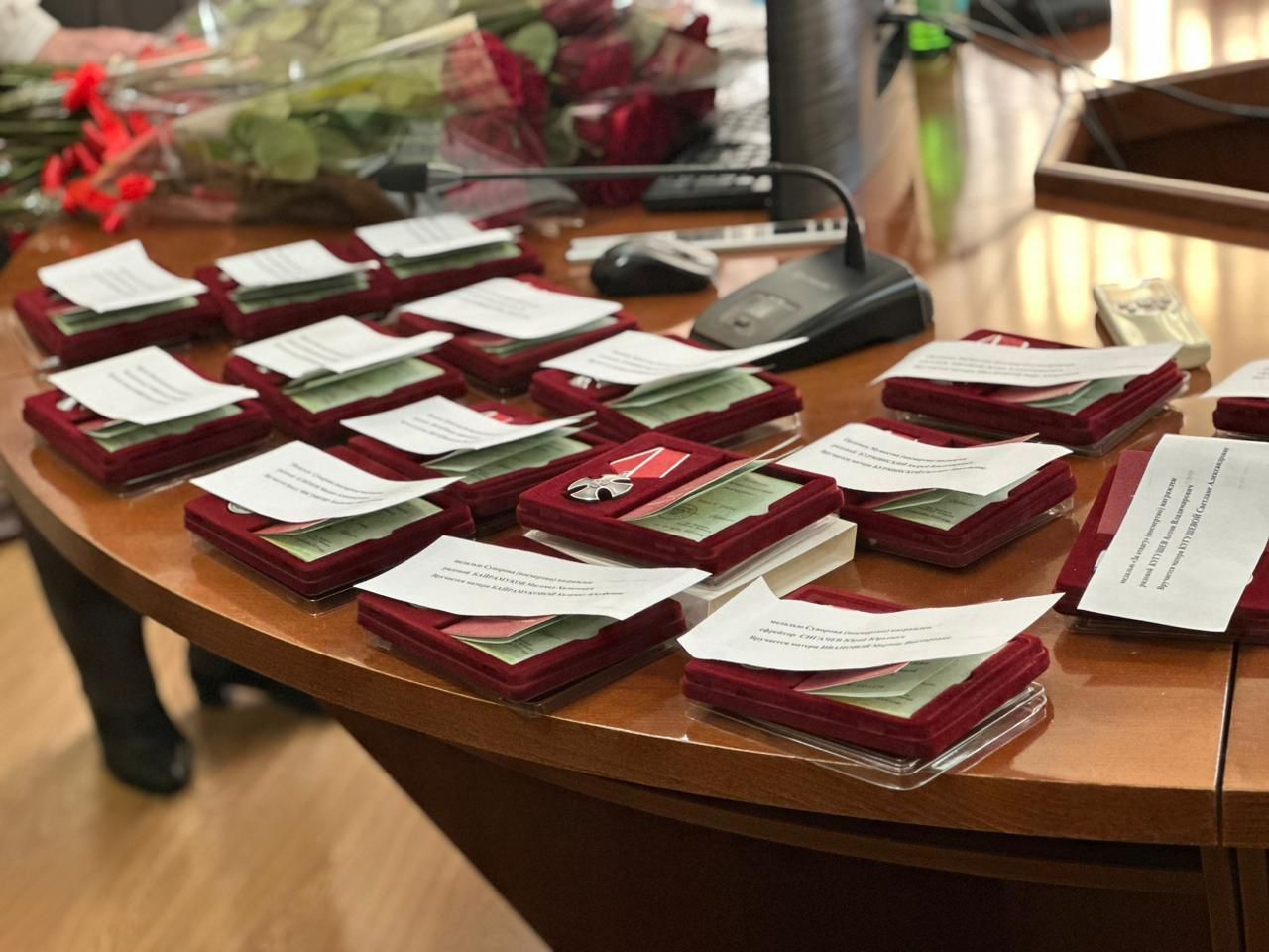 В Кисловодске семьям 20 погибших участников СВО вручили госнаграды защитников