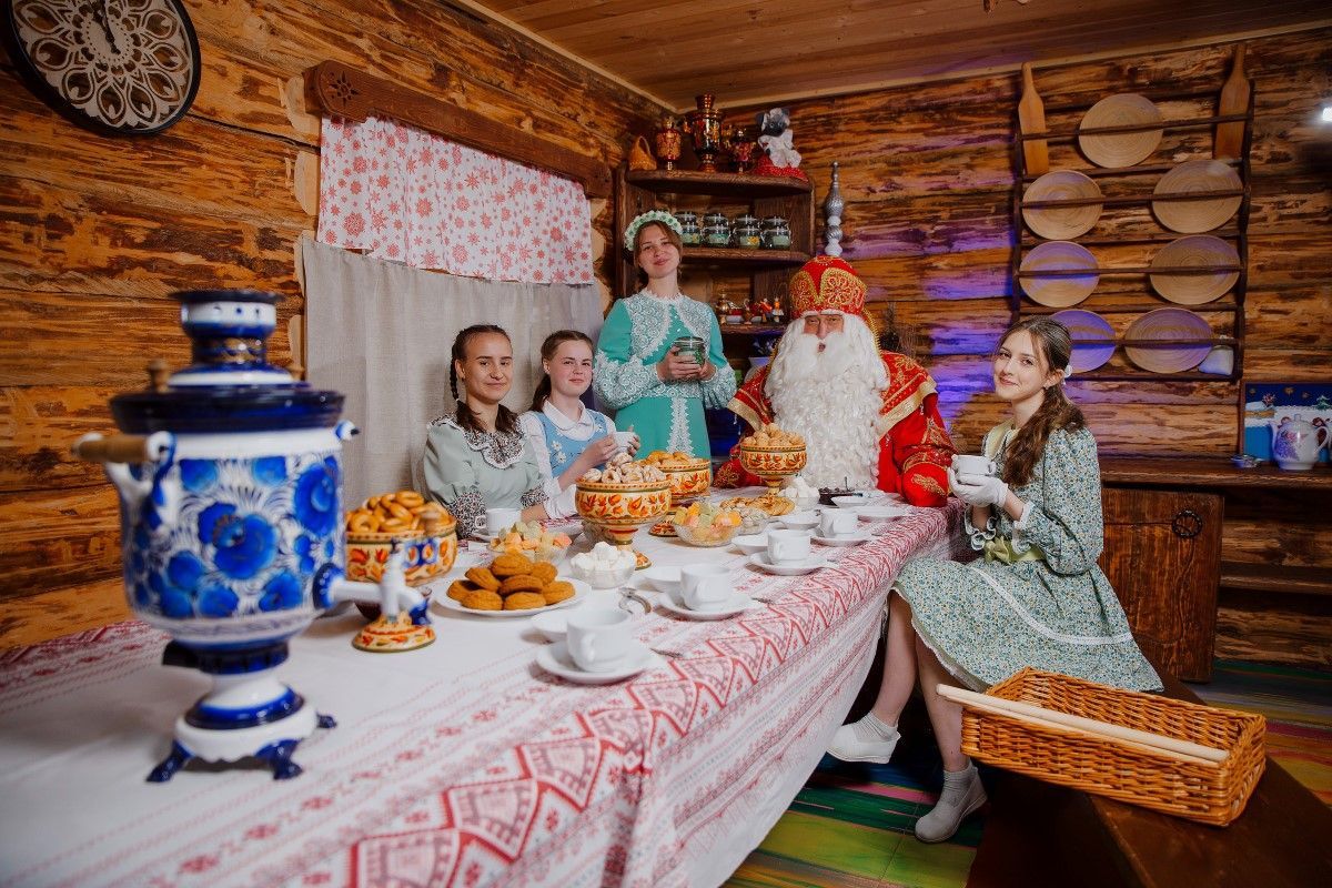 В России запустили бесплатную горячую линию Деда Мороза