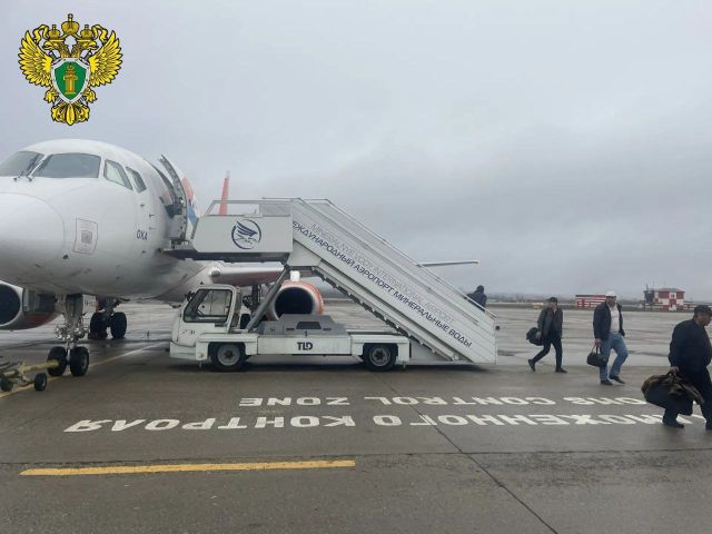 Самолет «Азимута» совершил экстренную посадку в аэропорту Минвод