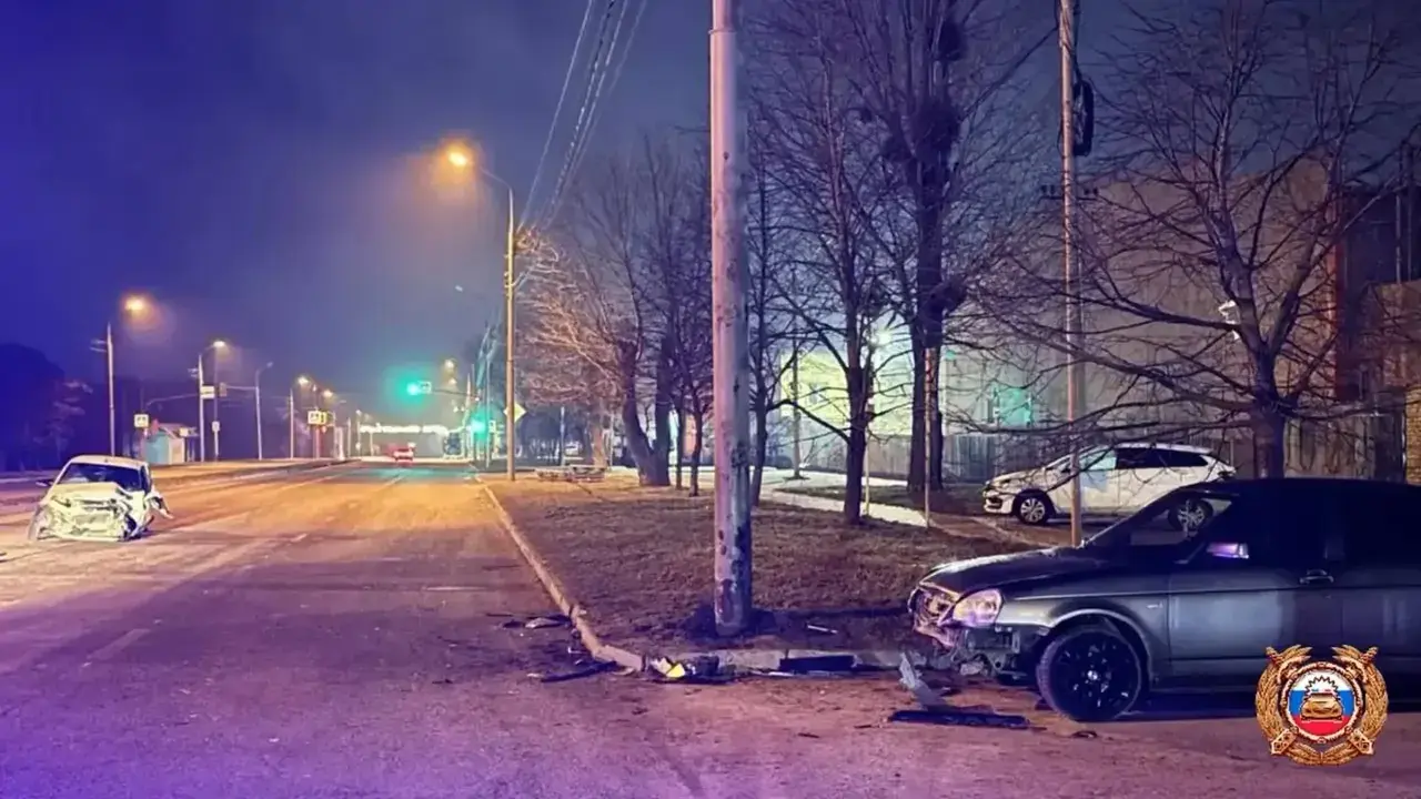 Два человека пострадали при столкновении легковушек в Ставрополе