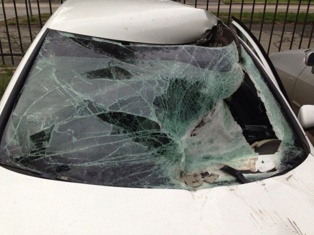 В центре Ставрополя неизвестные ограбили два автомобиля В центре Ставрополя неизвестные ограбили два автомобиля