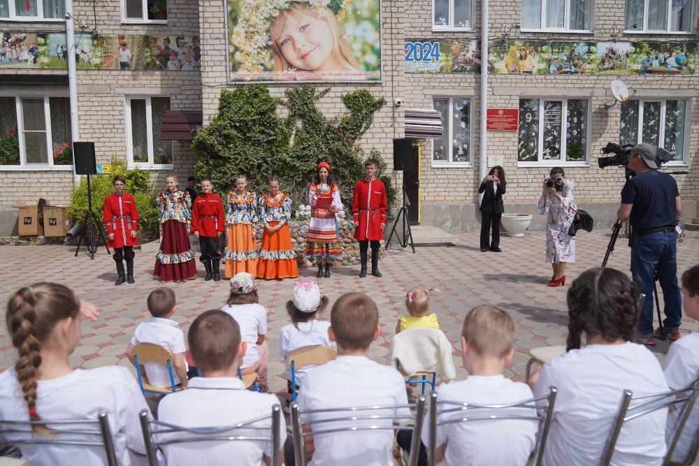 Газовики поздравили с пасхальными праздниками более 400 воспитанников детских домов и воскресных школ