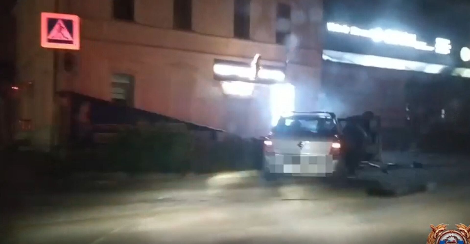 В Ессентуках пьяный угонщик снес светофор