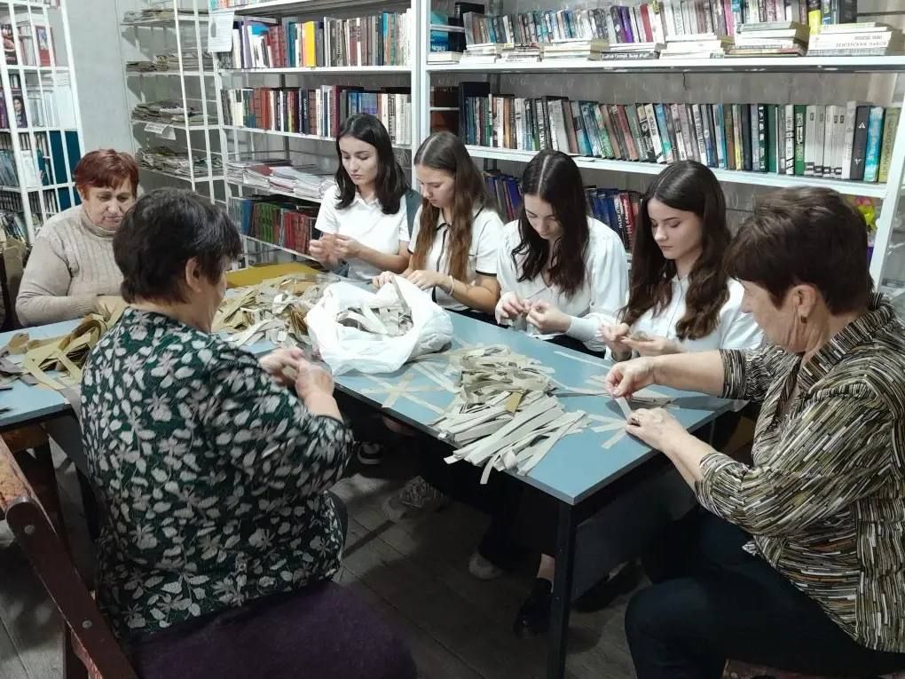 Новоселицкие волонтёры за год передали бойцам СВО 1000 масксетей