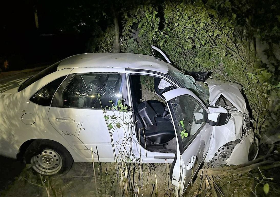 В Ессентуках легковушка влетела в забор