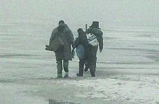 На Отказненском водохранилище оторвалась льдина с рыбаками На Отказненском водохранилище оторвалась льдина с рыбаками