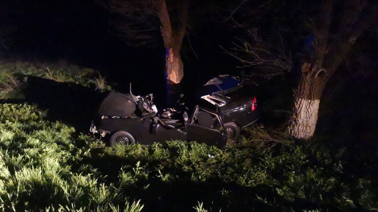 Ночная авария с несовершеннолетним водителем привела к гибели двух подростков