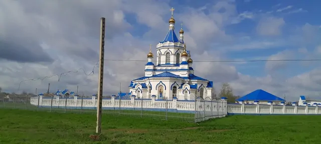 В Благодарненском округе благоустроили территорию у храма Николая Чудотворца