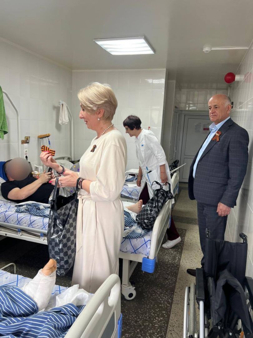 Делегация из Кочубеевского округа посетила участников СВО в госпитале