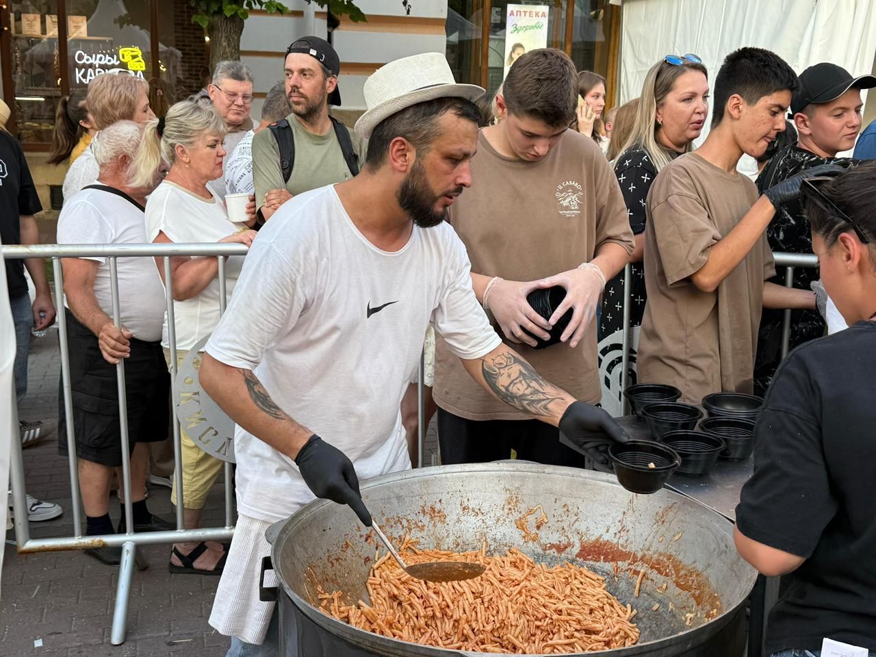 Более 2000 порций фирменной пасты приготовили на Фестивале солнечного сыра в Кисловодске