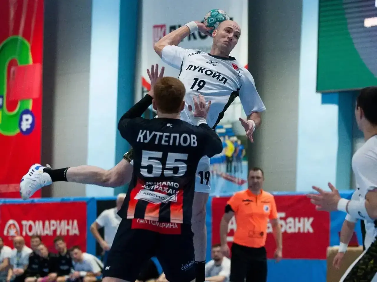 Ставропольские гандболисты обыграли соперников из Астрахани