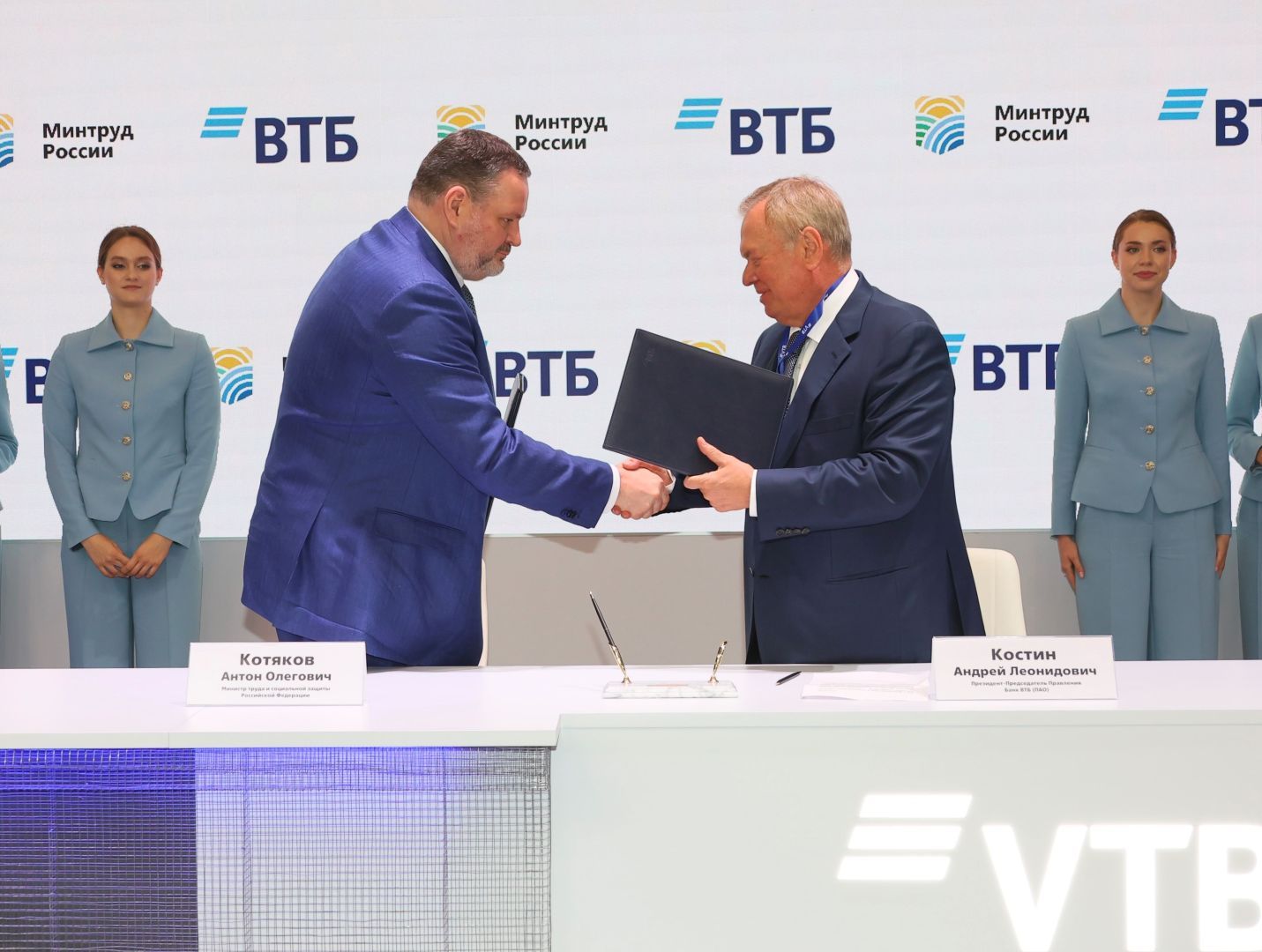 На ПМЭФ договорились о поддержке радиоэлектроники и развитии цифровых сервисов