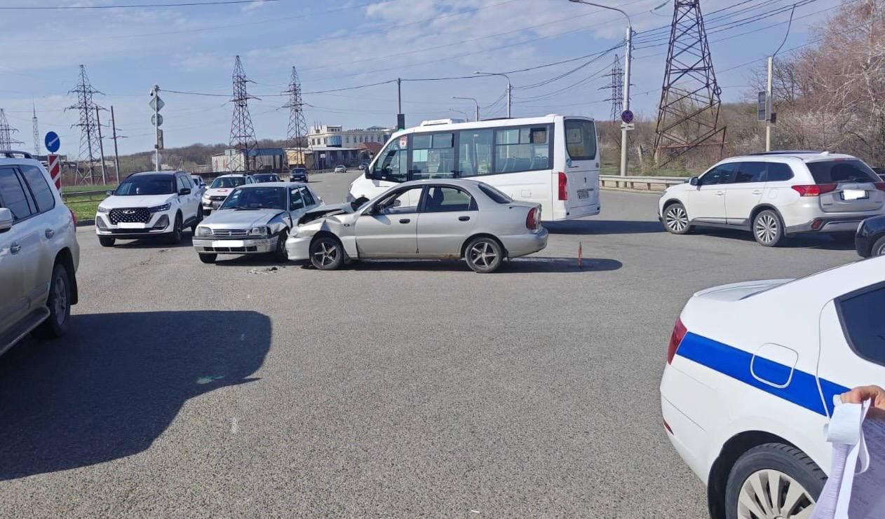 Трое пострадали в аварии на юге Ставрополя