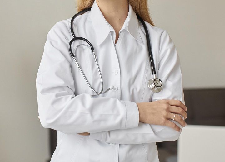 Полмиллиона рублей зарплаты получила чиновница Минздрава Ставрополья за фиктивную работу педиатром