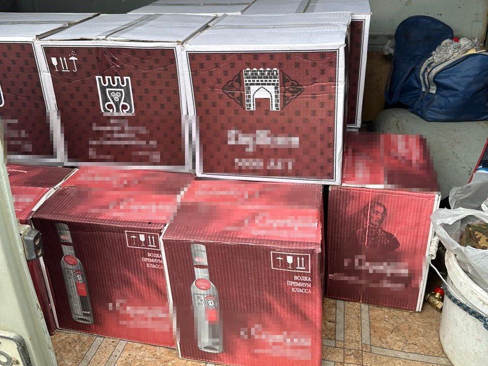 Контрафактный алкоголь на 2 млн рублей: задержаны подпольные торговцы спиртным