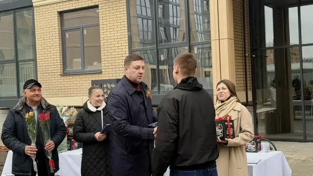 На Ставрополье детям-сиротам — участникам СВО вручили квартиры