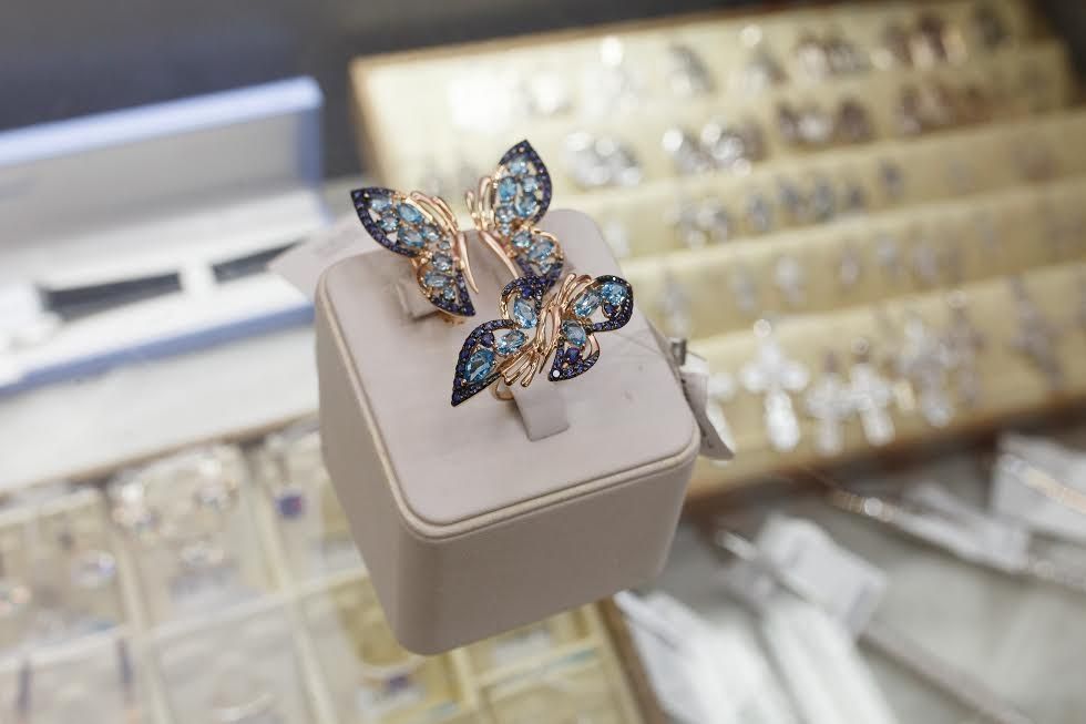 В ювелирном салоне «Алмаз» золото упало в цене на 60%