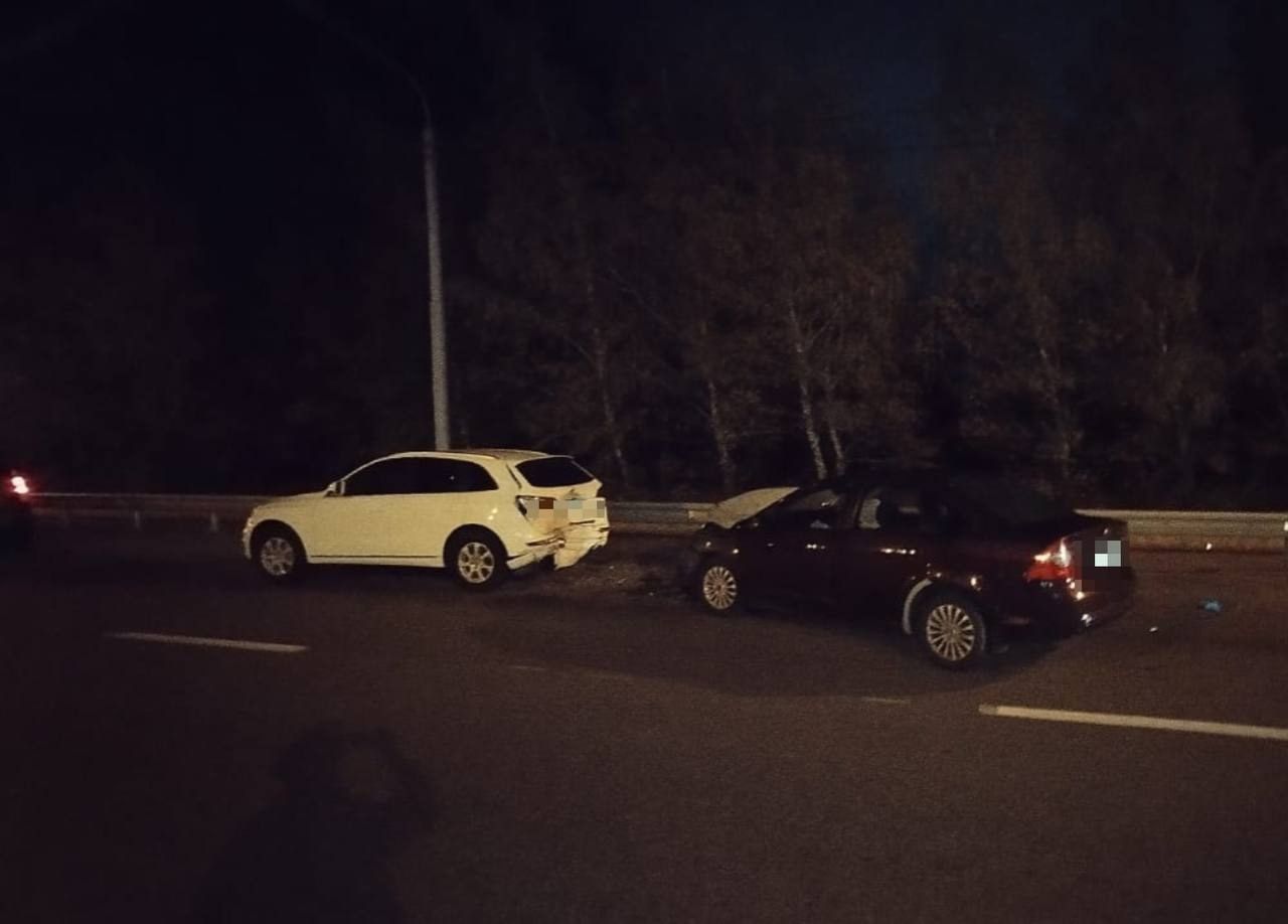 Две иномарки столкнулись на юго-западе Ставрополя