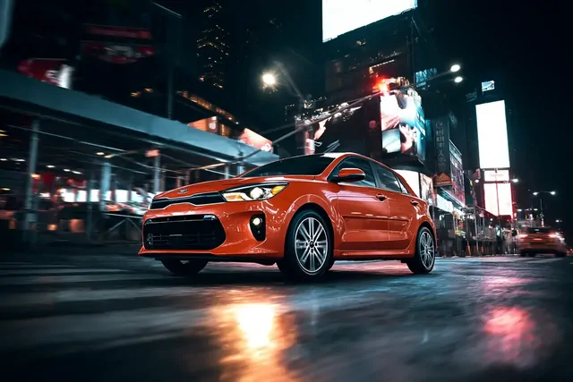 Kia и Hyundai одного года выпуска — поставил рядом после февральской соли и увидел разницу в порогах