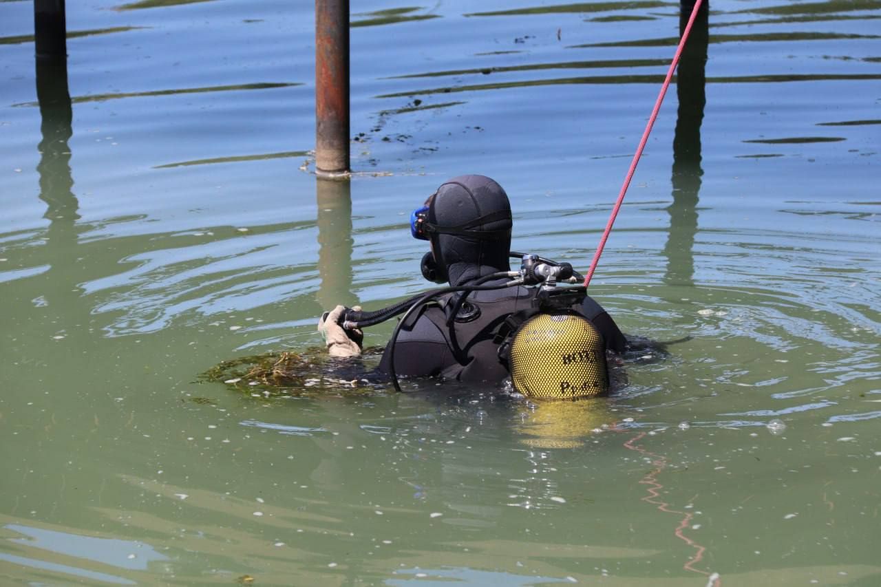 Водолазы очистили в регионе 10 водоемов