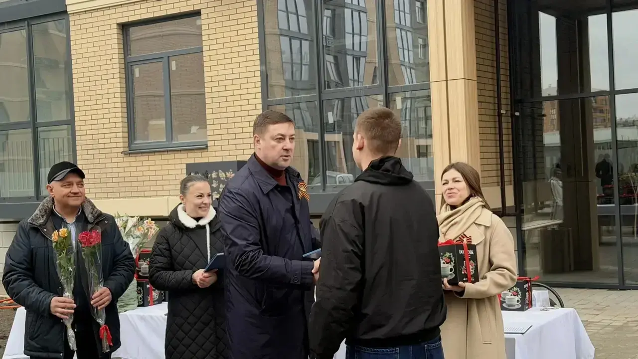 На Ставрополье детям-сиротам — участникам СВО вручили квартиры