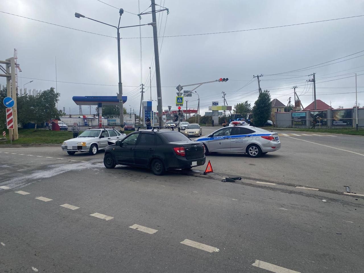 Две легковушки столкнулись на подъезде к Ставрополю утром 2 октября